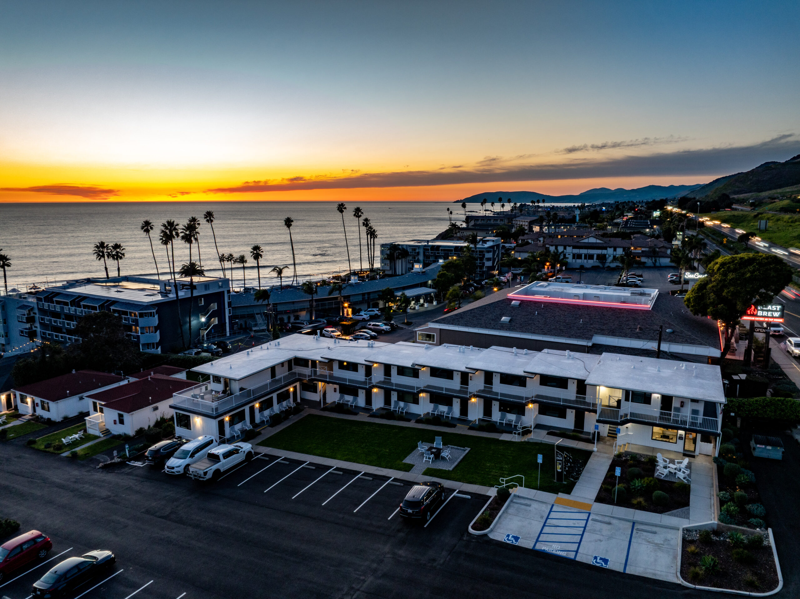 TIDES INN & COTTAGES