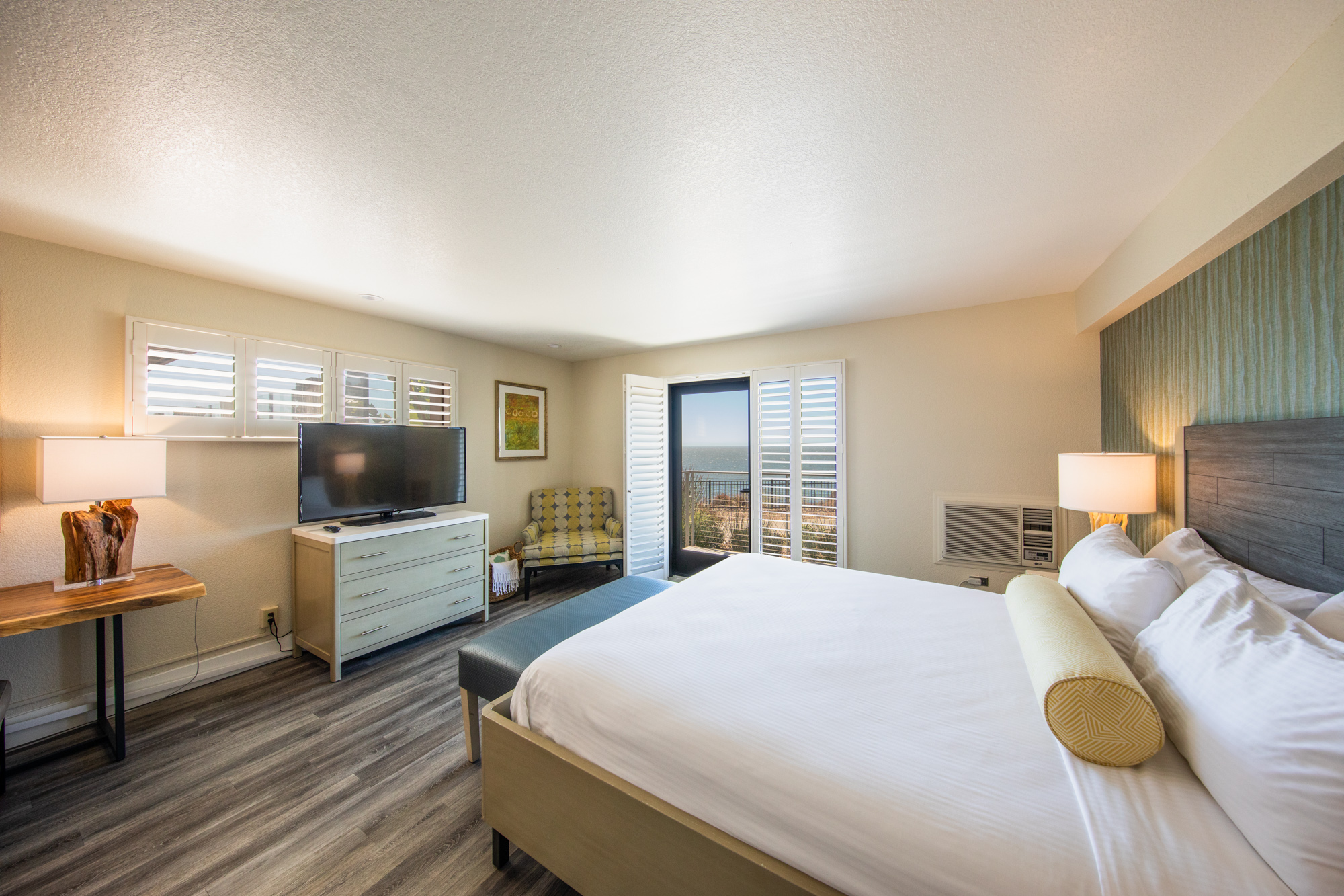 Oceanfront King room at Inn at the Cove in Pismo Beach, California